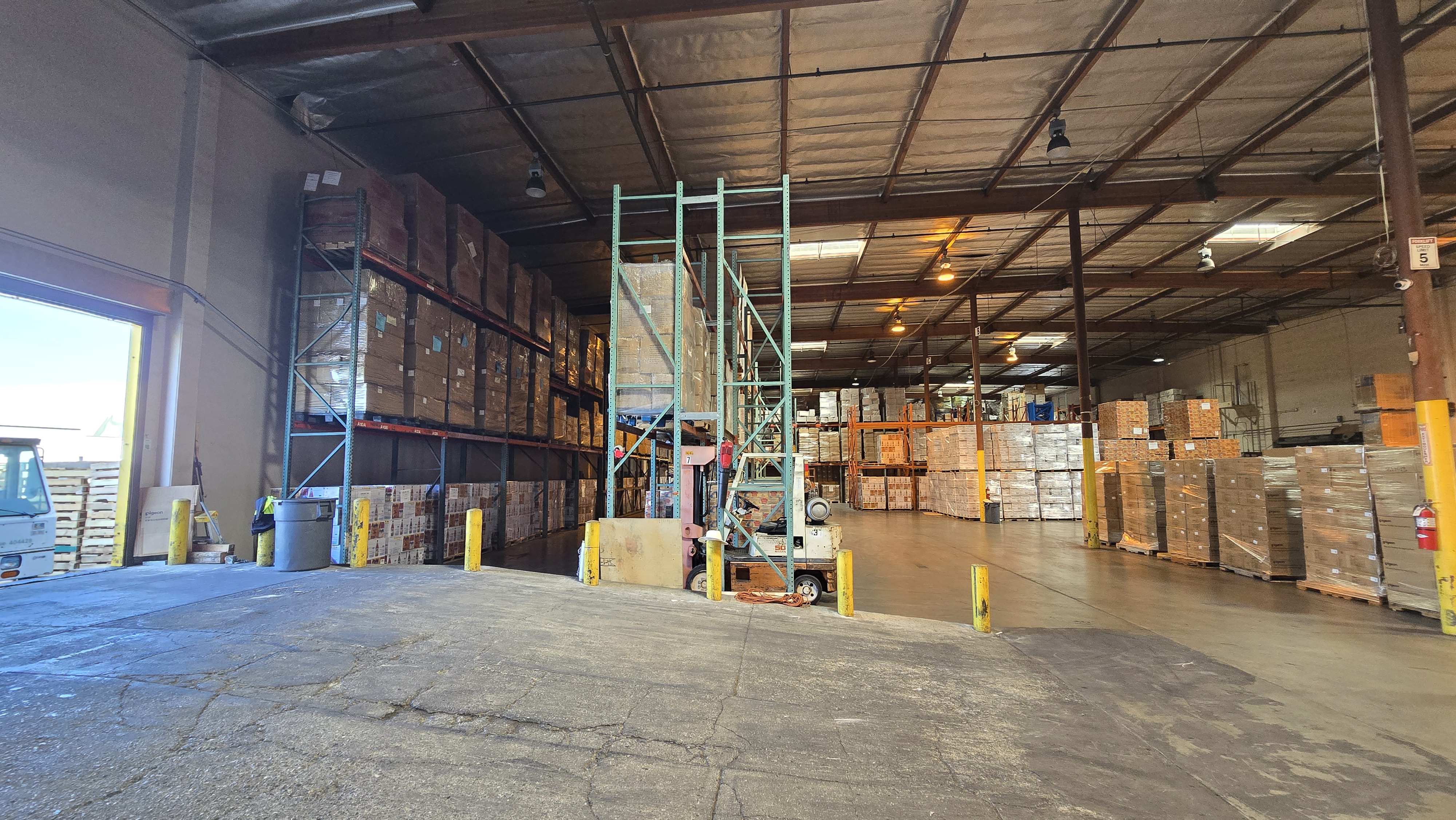 A2B Link warehouse in Los Angeles, CA